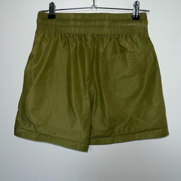 Fabletics Army Green shorts - Picture 2 of 4